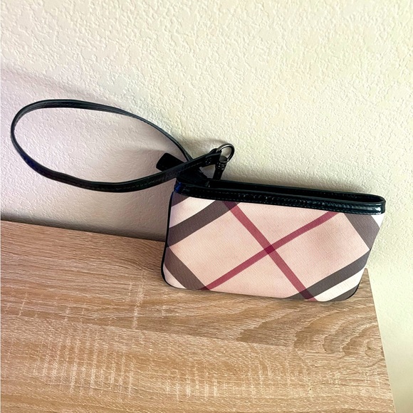 Authentic Burberry wristlet/wallet - Picture 1 of 9